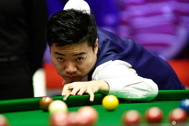 他不仅以迅 他不仅以迅